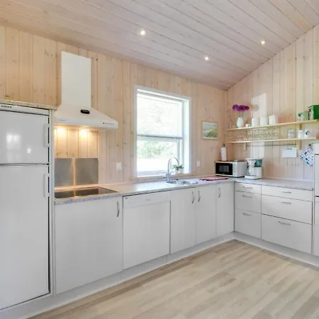 Holiday home Fredegaest - 700m From The Sea In Ne Jutland By Interhome Hals