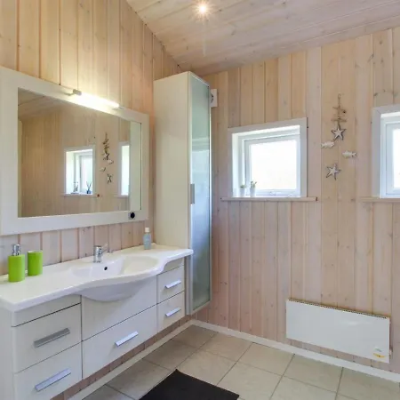 Fredegaest - 700m From The Sea In Ne Jutland By Interhome * Hals